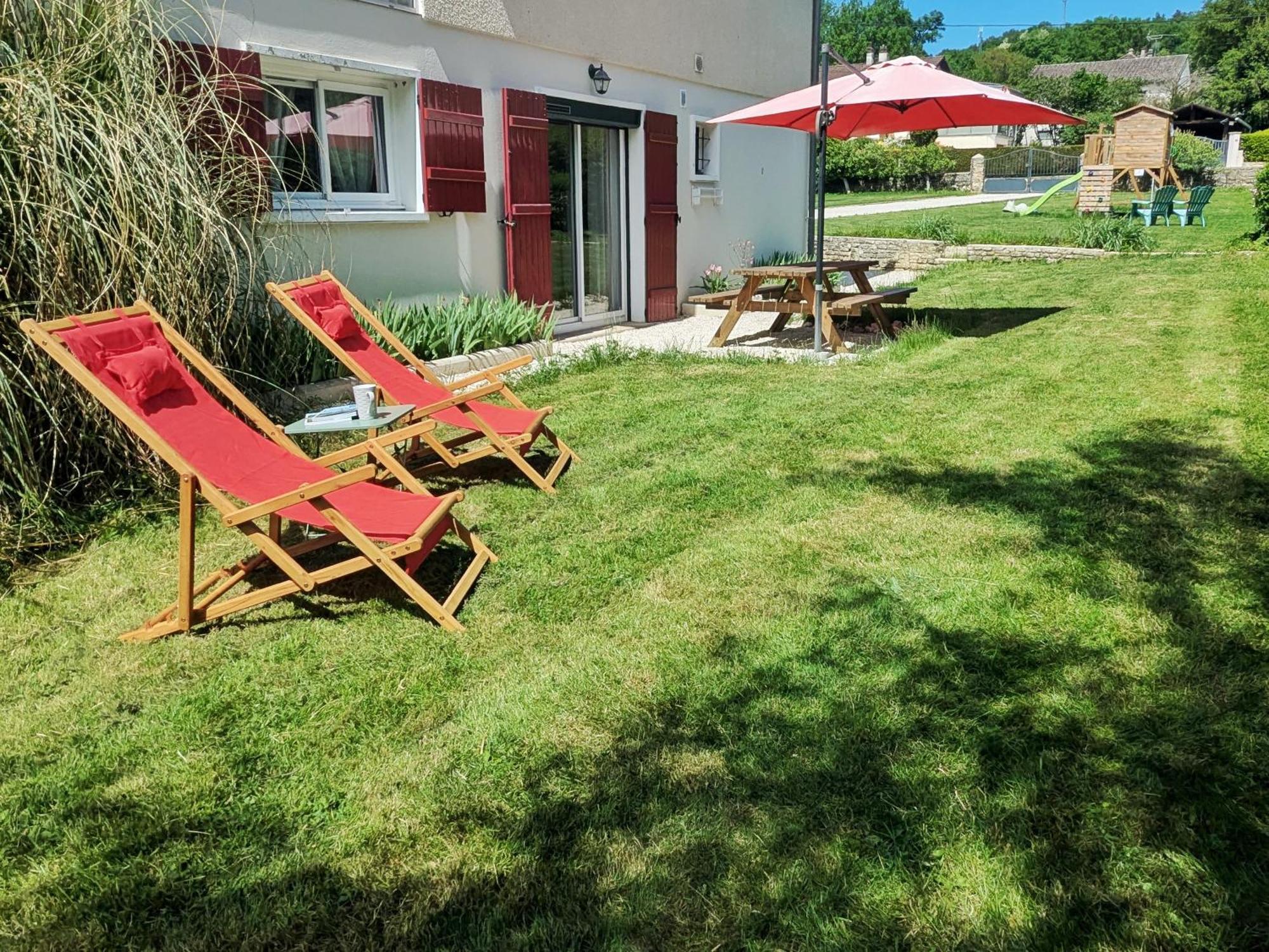 Au 10 Le Long Du Canal Fain-Les-Montbard Exterior photo